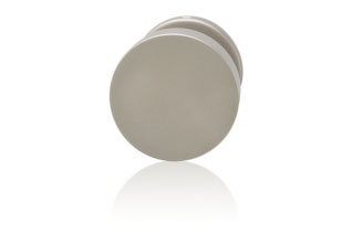 Madla a&nbsp;koule na skleněné a&nbsp;dřevěné dveře